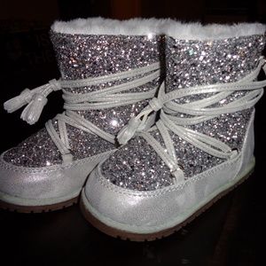 NWOT Glittery Fur Lined Boots